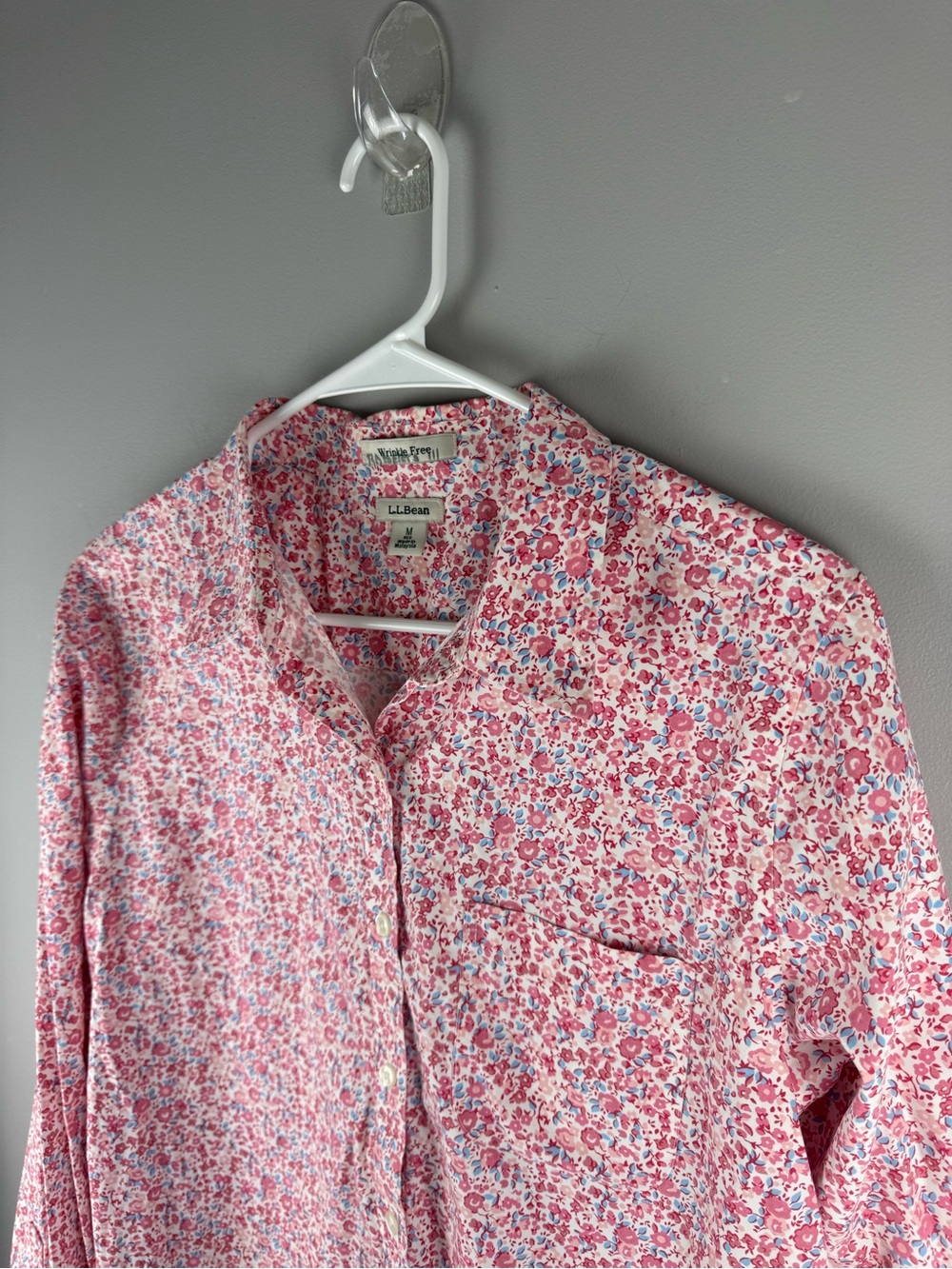 L L Bean Women’s Pink Floral Wrinkle Free Long Sleeve Button Up Shirt SZ M